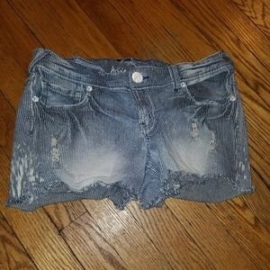 Stripped design jean shorts